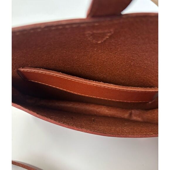 Banana Republic Heritage Leather Belt Bag in Cognac Brown / New No Tags - Picture 12 of 13